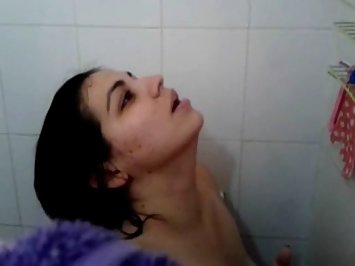 Desi Babe Filming Nude Shower MMS